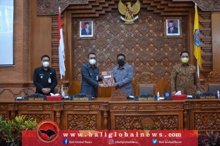 Rapat Paripurna DPRD Denpasar Sahkan Ranperda Kota Layak Anak Jadi Perda