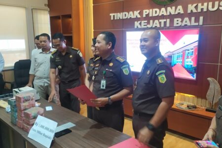 Kejati Bali Sita Uang Rp1 Miliar Lebih Hasil Dugaan Pemerasan Kadis PMPTSP Buleleng
